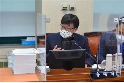 송재혁 서울시의원 “‘22년 100만 가구 태양광 보급 목표, 왜 반으로?”