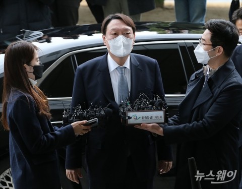 “尹이면 무조건 오른다”···묻지마 테마주의 민낯
