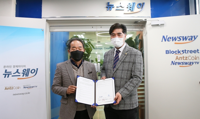(왼쪽부터)김종현 뉴스웨이 대표, 고호범 GHB월렛 대표. 사진=뉴스웨이