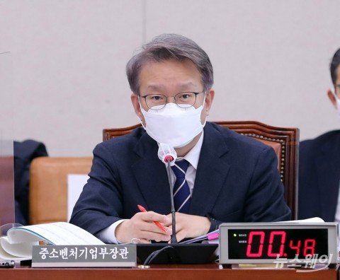 與 초선의원들 손실보상제 소급적용 놓고 권칠승에 토론 제안