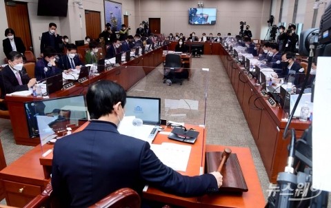 산자중기위 상생협력법 통과···전경련 “유감” vs 중소기업 “환영”