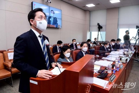 탈원전 반대 단체 사찰 의혹에 성윤모 “단순 동향 보고서”