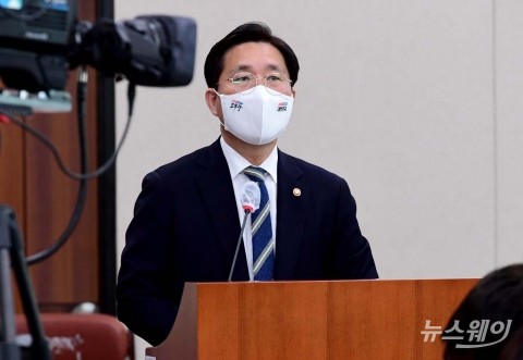 2년8개월만에 떠나는 성윤모···“미래 준비, 정당한 평가받을 것”