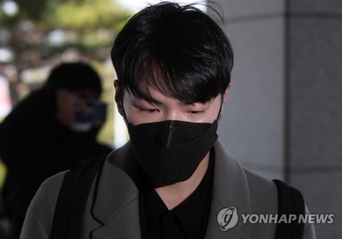 ‘프로포폴 상습투약’ 휘성, 징역 1년·집행유예 2년