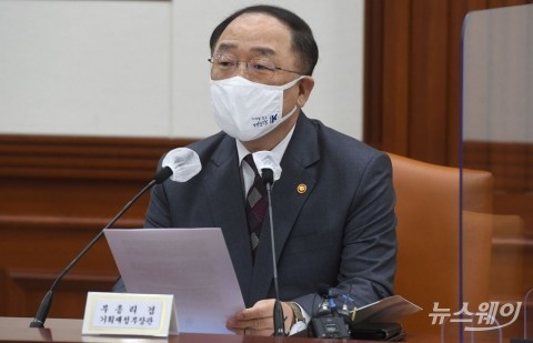 홍남기 “업계선 차량용반도체 수급불안 5월 정점 예상”