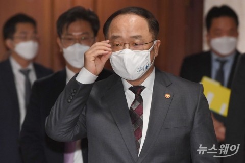 홍남기-은성수 경제 투톱 유임 가능성 ‘솔솔’