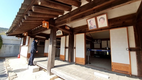 황교안, 정계복귀 선언···PK 방문해 YS 생가 찾아