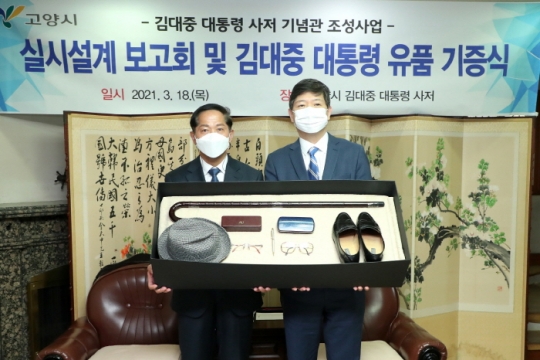 (왼쪽부터) 이재준 고양시장과 김홍걸 국회의원
