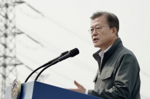 문 대통령 “올해 그린뉴딜 8조 투자”···에너지·경제 대전환 선언