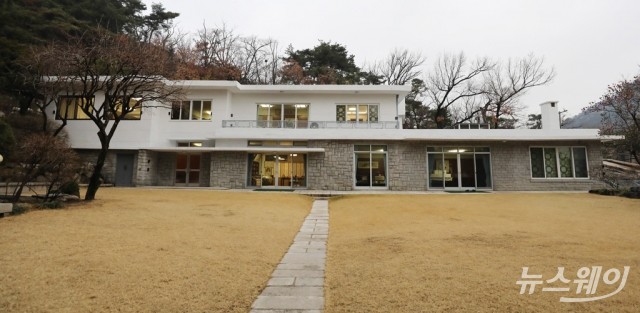 故 변중석 여사 18주기···범현대家, 청운동 집결