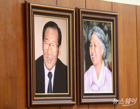 고 변중석 여사 14주기···‘장손’ 정의선 회장 등 범현대家 참석