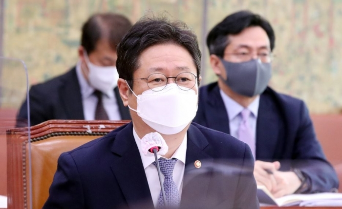 황희 문화체육관광부 장관이 16일 국회에서 열린 문화체육관광위원회 전체회의에서 발언하고 있다. 사진=연합뉴스