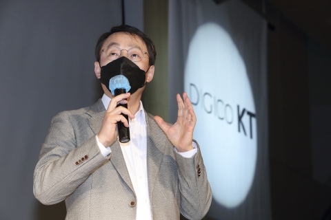 구현모 KT 대표, AI 콜센터 공략···2025년 연매출 5000억 목표
