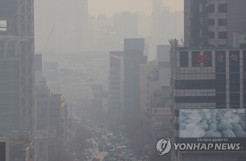  미세먼지 짙고 전국 곳곳 비···오후부터 차차 맑아져