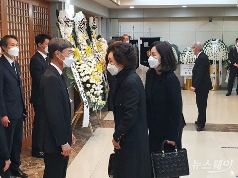 신춘호 회장 빈소 이틀째···재계 인사 추모 발길(종합)