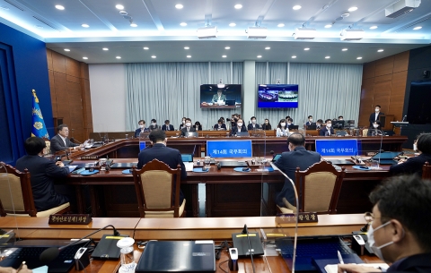대부업법 시행령 개정안 의결··· 법정 최고이자율 연24％→20％ 인하