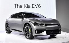 기아, 첫 전기차 ‘EV6’ 세계 최초 공개···세제 혜택 시 가격 ‘3천만원대’