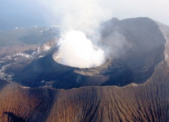 일본 규슈 화산섬 스와노세지마 분화···파편 1㎞ 날아가
