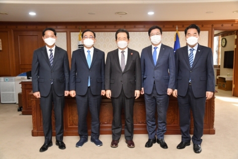 이재준 고양시장, 특례시 권한확보 나서···정세균 총리·최재성 정무수석 면담