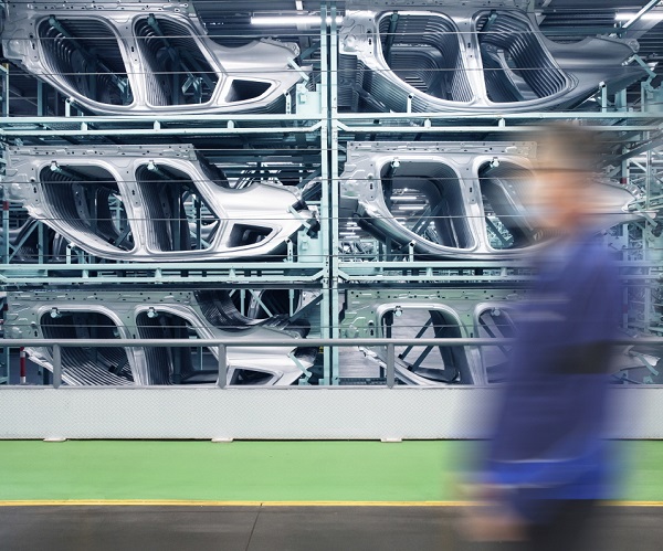BMW그룹이 미국 스타트업 보스턴 메탈(Boston Metal)이 개발한 이산화탄소(CO2) 배출이 없는 새로운 강철 생산 공정에 투자를 진행한다. 사진=BMW 제공
