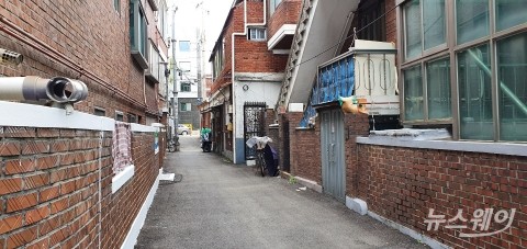 “사업성 부족이라고? 근거 공개해라” 공공재개발 보류지들 뿔났다