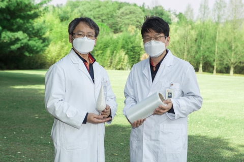 코오롱인더스트리-SK종합화학, 썩는 생분해 플라스틱 제품 출시한다