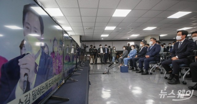 박영선 “회초리 든 시민···모든 것 받아들인다”