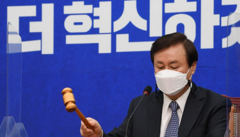 민주당 첫 비대위 “내로남불 수렁에서 빠져나오겠다”
