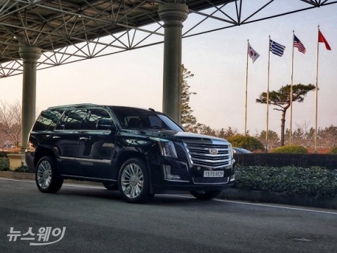 캐딜락 에스컬레이드, 남다른 존재감 뽐내는 ‘럭셔리 SUV’ 아이콘