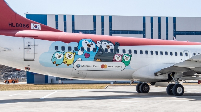 신한카드, 캐릭터 ‘판귄’ 항공기 래핑 광고