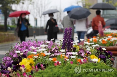 전국 곳곳에 '봄비'···미세먼지 '좋음'