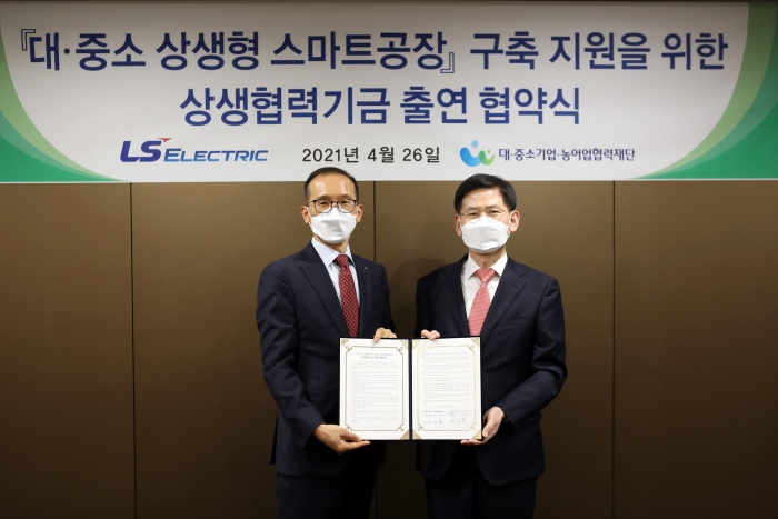 권봉현 LS일렉트릭 자동화CIC COO(왼쪽)와 김순철 협력재단 사무총장. 사진=LS ELECTRIC 제공