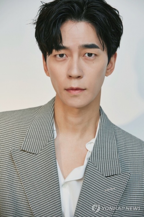 배우 신성록, 자가격리 중 코로나19 확진 판정