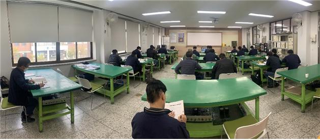 한국폴리텍대학 남인천캠퍼스, 신중년과정 전기기능사 필기 전원 합격