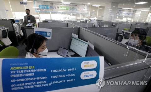 70∼74세 접종예약 첫날 24만6천명 신청···정부, 적극 참여 당부