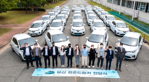 르노삼성 ‘청춘드림카’ 전기차 조에 35명에 전달