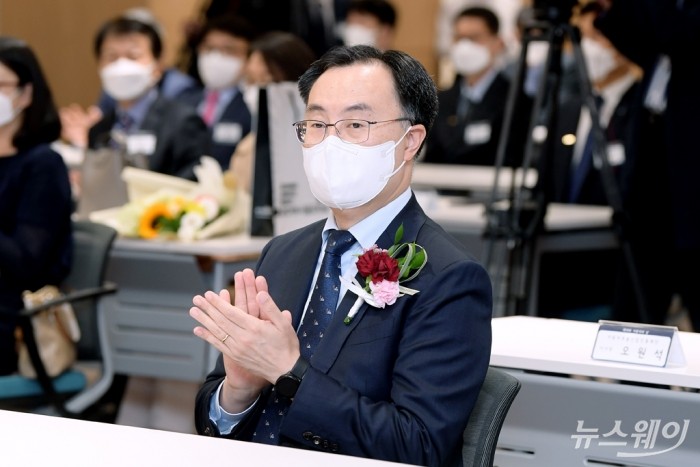 ‘제18회 자동차의 날 기념식’. 사진=이수길 기자 leo2004@newsway.co.kr 문승욱 산업통상자원부 장관이 12일 오전 서울 서초구 한국자동차산업협회 자동차회관에서 열린 '제18회 자동차의 날 기념식'에 참석했다.