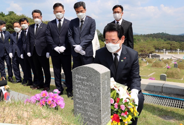 김영록 전남지사, 국립 5·18 민주 묘지 참배