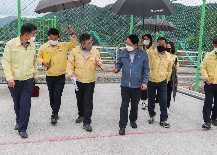 김경호 광양 부시장이 17일 현장에서 답을 찾는 ‘5월 중 현장행정의 날’을 갖고 있다.