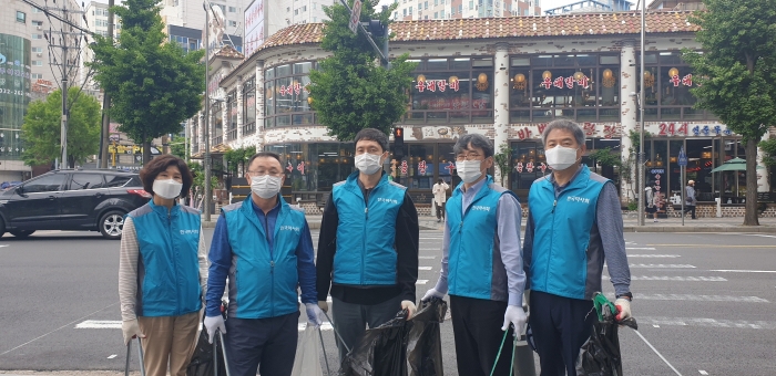 마사회 인천지사, 굴다리오거리에서 방역봉사활동 및 환경정화 모습