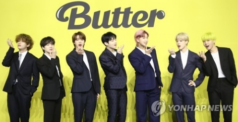 방탄소년단(BTS)이 21일 오후 서울 송파구 올림픽공원 올림픽홀에서 열린 새 디지털 싱글 버터(Butter) 발매 글로벌 기자간담회에서 포즈를 취하고 있다. 사진=연합뉴스