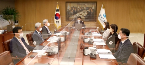 금융불균형 우려에···금통위원 다수, “금리 정상화 늦춰져선 안돼”