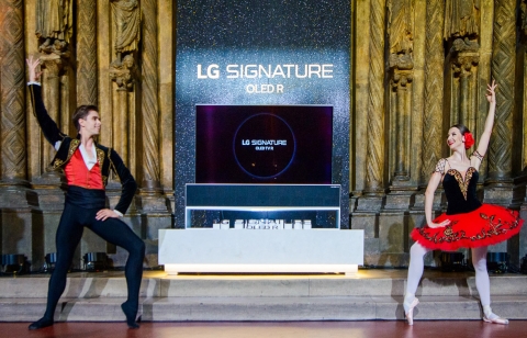 러시아 푸시칸미술관 등장한 LG 롤러블 TV···VVIP 마케팅 확대