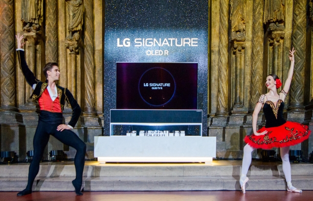 러시아 푸시칸미술관 등장한 LG 롤러블 TV···VVIP 마케팅 확대