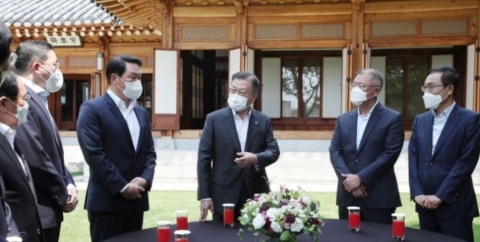 청와대 간 최태원 “경제관계 활발해지도록 살필 것”···정의선 “기회 더 만들겠다”