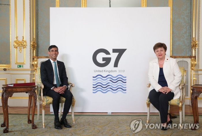 G7 재무장관 회의 전 회동하는 영국 재무장관과 IMF 총재/사진=연합뉴스