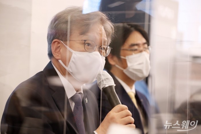 권칠승 중소벤처기업부 장관, 의료기기 제조 수출기업 간담회. 사진=이수길 기자 leo2004@newsway.co.kr