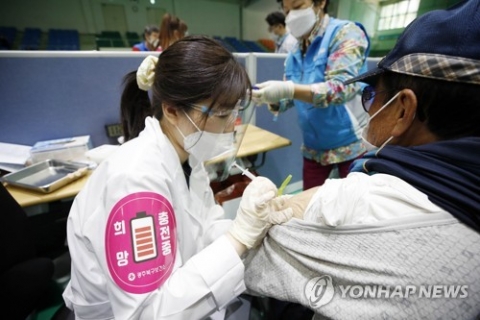 1차접종 누적 1천만명 돌파, 접종시작 105일째 기록···접종률 19.6%