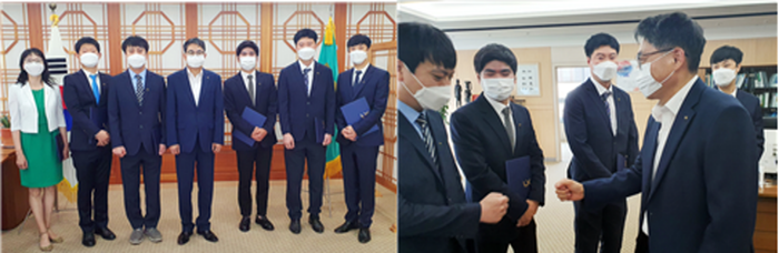 지난 10일 LX본사에서 ‘신입사원 임용장 수여식’을 개최하고 김정렬 사장이 임용된 직원들을 만나 격려했다.