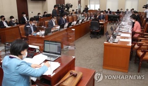 정부, ‘대체공휴일 확대법’에 일단 제동···오늘 재논의